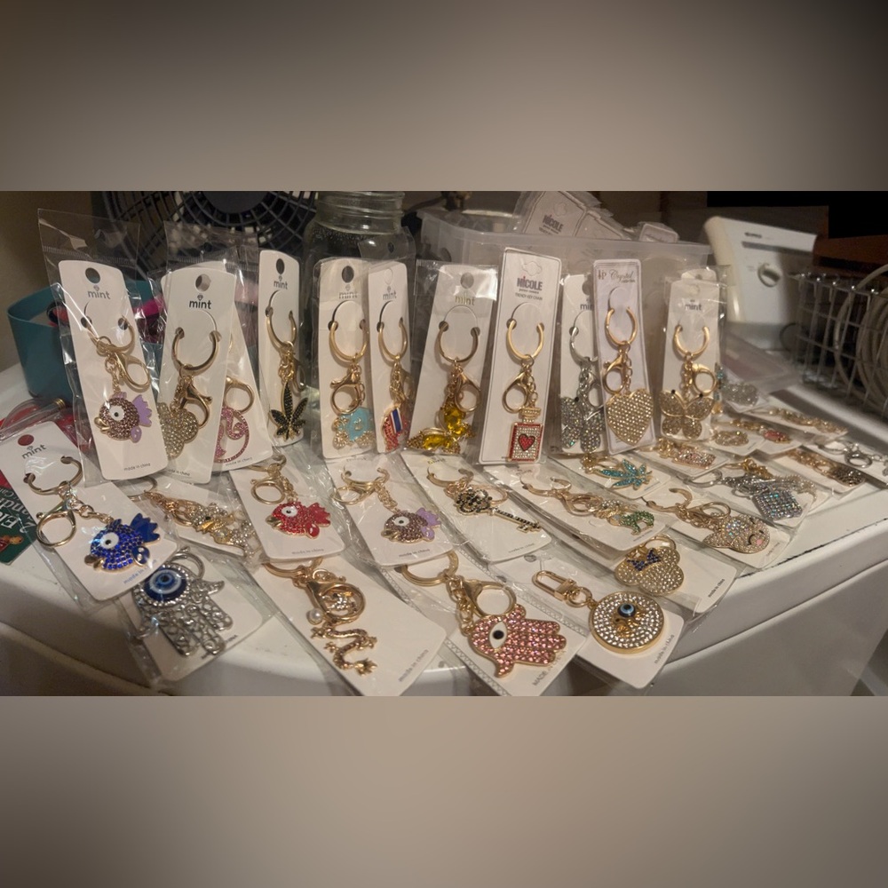 25 for $25 KeyChain Purse Charms CATS DOGS HAMSA HEARTS GUITARS CROSS - more NEW - Picture 3 of 14